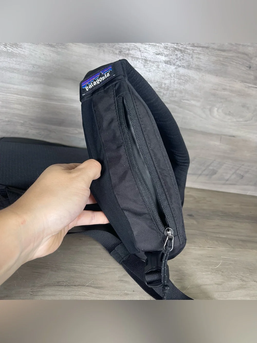 Patagonia Black Atom Sling Bag 8L Mini Padded Pocket Backpack Travel Hiking